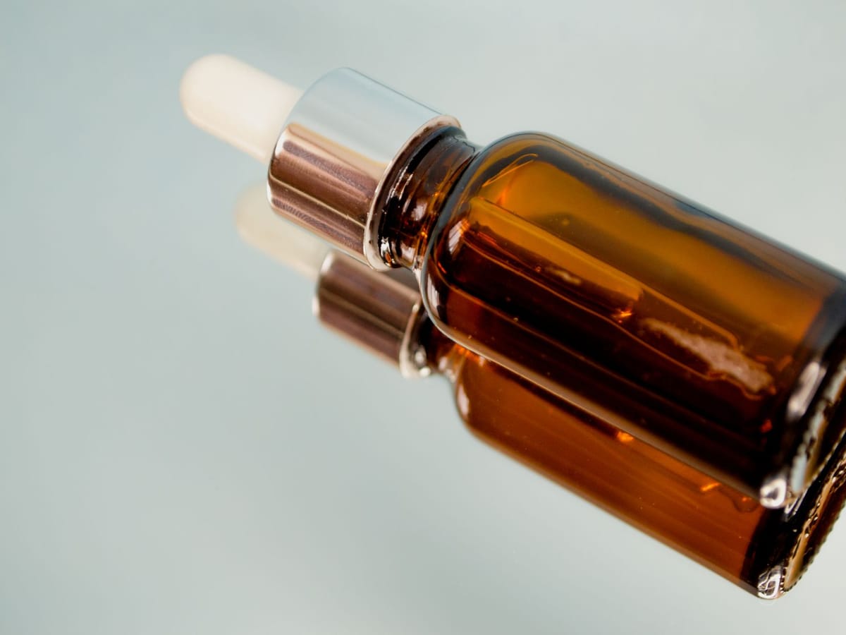 Essential oil filling and batch labelling